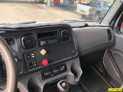Freightliner M2 106