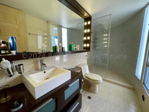 Agp Majestuoso Apartamento Con Hermoso Ventanales Y Terraza Cómoda En Venta En Los Palos Grandes 24-20072 Ys