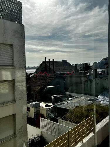 4 Dormitorios, Ascensor, Garaje En El Corazón De La Peninsula Y A Una Cuadra Del Mar.