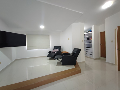 Josseyris Jimenez Vende Casa En Prebo