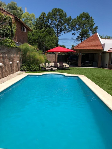Imagen 5 de 18 de Excelente Casa En Venta Con Piscina Y Quincho - Lote De 20 X 35mts