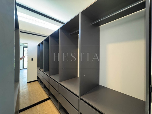 Casa Nueva De Excelentes Terminaciones En Seguro Condominio
