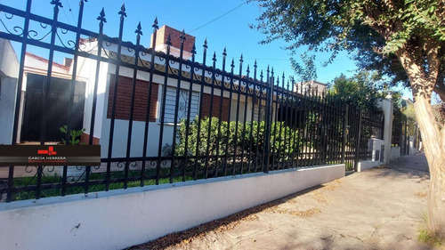 B° La Cuesta, Casa De 2 Dormitorios En Venta