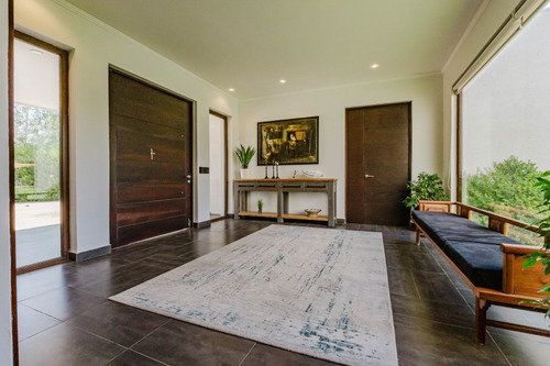 Casa Con Doble Altura Impecable, En Condominio Las Garzas