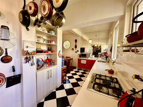 Casa En Venta De 4 Dorm. En Ñuñoa
