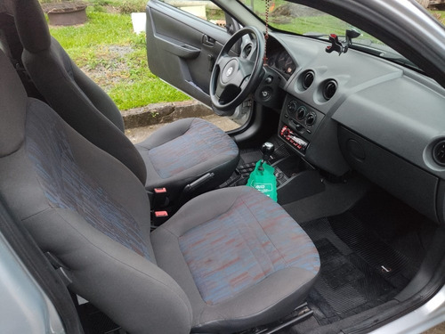 Celta Spirit Prata 1.0 3p 2010 Com Xénon Regularizado