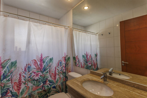 Casa En Condominio De 5 Dorm. San Carlos De Apoquindo.