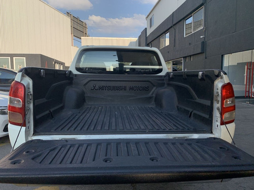 Imagen 5 de 15 de Mitsubishi L200 Diesel 4x4 Tm 2018