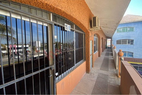 Local En Venta De 60.75 M² En Fovissste Playa Azul: Ideal Para Oficina Con Estacionamiento