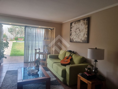 Casa En Venta De 6 Dorm. En Peñalolén