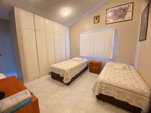 Imagen 8 de 12 de Se Vende Casa 650m2 4h+s/4b+s/4p Los Palos Grandes