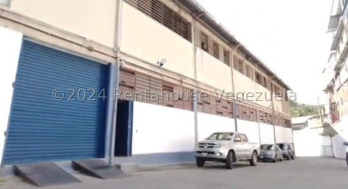 Local Comercial De 900 M2 Ubicado En La Zona Industrial De San Antonio
