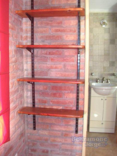 Hermoso Chalet De 2/3 Dormitorios Con Jardín, Quincho Y Piscina. Oportunidad