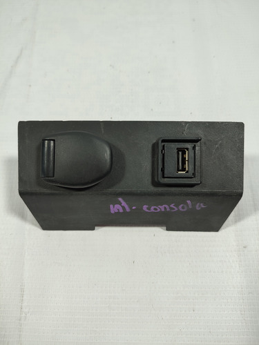 Toma Corriente Consola Central Nissan Sentra 1.8 Mod 13-16 O (Usado)