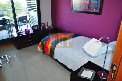 Servicio De Mucamas, Piscina, Parrilleros, Gimnasio, Sala De Adultos, Sala De Juegos, Sector De Internet, Laundry, Recepción Las 24 Hs.-ref:8498