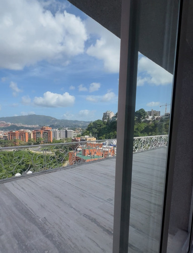 Vende Exclusivo Apartamento Con Terraza Y Vista Panorámica 360°, Urb. Colinas De Bello Monte, (sector Valle Arriba). Calle Cerrada Con Vigilancia, Edificio Boutique De Solo 3 Apartamentos, Privacidad.