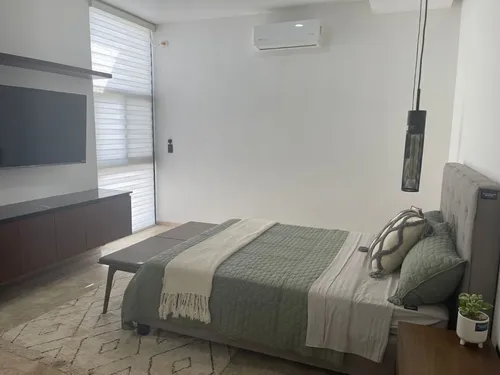 Casa De 3 Rec. En Privada Con Paneles Solares, Cerca De Altabrisa. Boreana