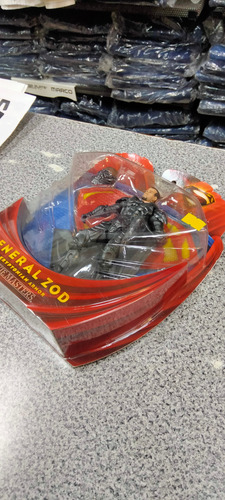 Dc Multiverse, General Zod, Armored, Movie Masters!! (Usado)