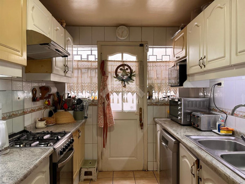 Casa En Venta De 5 Dorm. En Ñuñoa