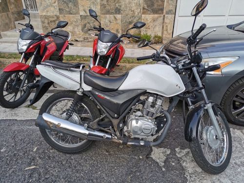 Imagen 4 de 6 de Honda Cb 125 Mod. 2020 (2 Unids), 1 Honda Cargo 150 2018