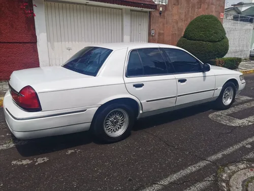 Ford Grand Marquis Piel