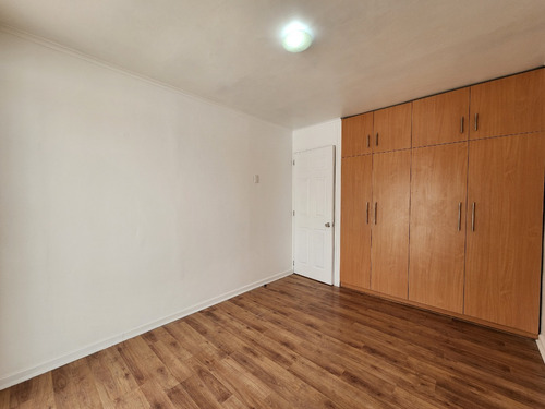 Venta Casa Remodelada Pasaje 8 , La Cisterna