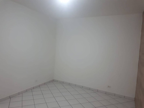 Imagem 9 de 10 de Casa Muito Bem Localizada !!! - 107