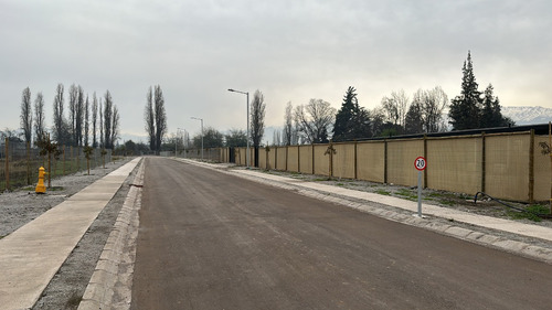 Condominio, Guardias 24/7 En Chicureo, A Pasos De Colegios