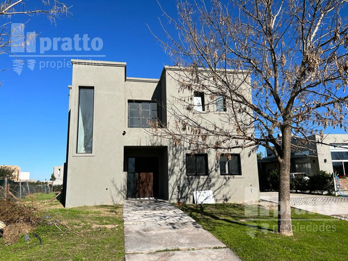 Casa En Venta De 3 Dormitorios En El Cantón Golf