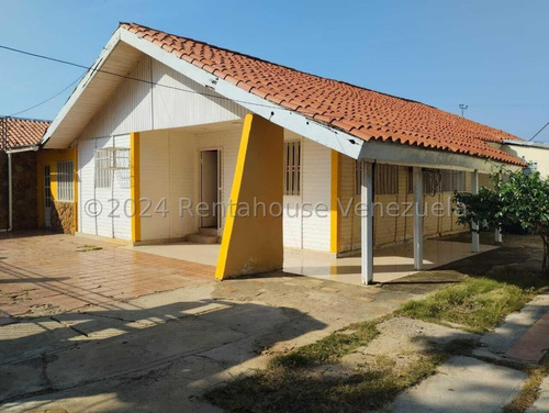 En Venta Amplia Casa En Coro- La Vela