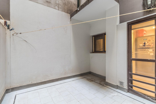 Piso De 2 Ambientes - Cochera - Balcón- Patio - Pedro Goyena
