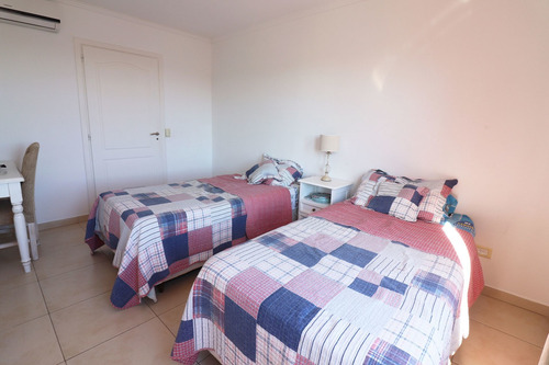 Casa 5 Ambientes Muy Luminosa Con Pileta