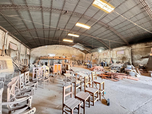 Galpón De 750 M2 + Terreno Con Contrapiso De 607 M2 En Venta, Av. Jujuy Al 1700, Smt