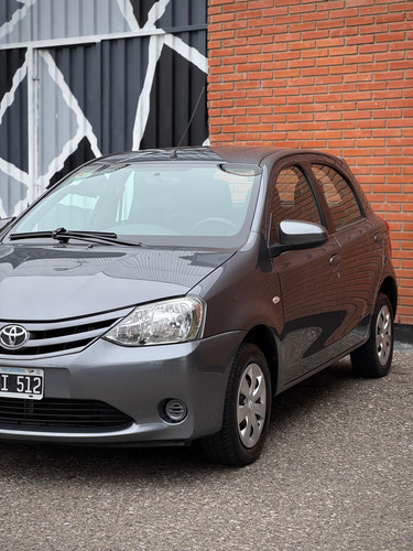 Toyota Etios 1.5 Xs 5 p