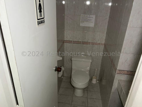 Oficina En Alquiler En Las Mercedes. Sw Mls #25-4418