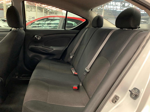 Imagen 6 de 13 de Nissan Versa 1.6 Advance Std 5 Vel Ac 2013