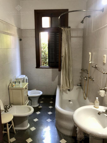 Excepcional Chalet De Estilo Sobre Lote Doble - Venta Directa!!