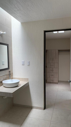 Casa En Renta En Circuito Privado En Fracc. Monterreal, Santa Barbara, Villa De Pozos
