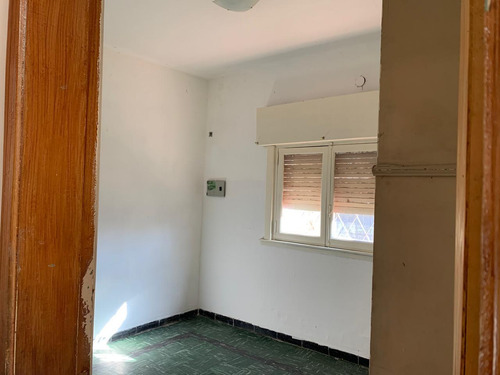 Casa 2 Dormitorios Banfield Con Cochera