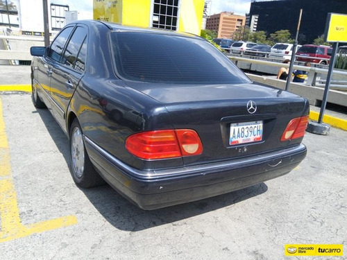 Mercedes Benz E-310 Automático