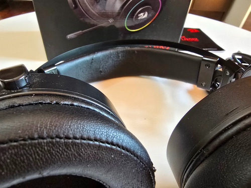 Excelentes Auriculares Redragon Lamia 2 Rgb 7.1 Desgastados Negro (Usado)