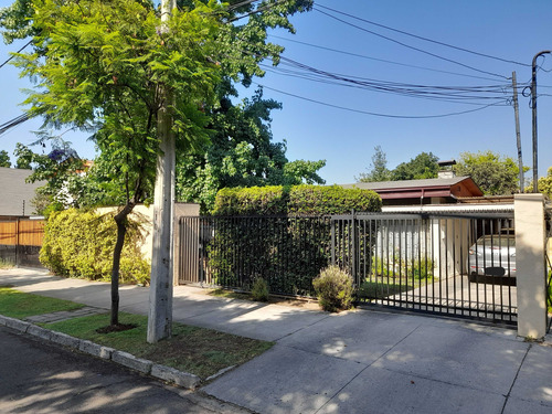 Casa En Venta En La Reina (88138)