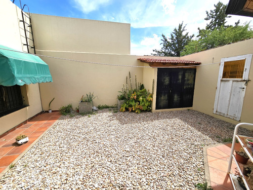 Venta Casa 2 Dormitorios Villa Floresta Con Cochera