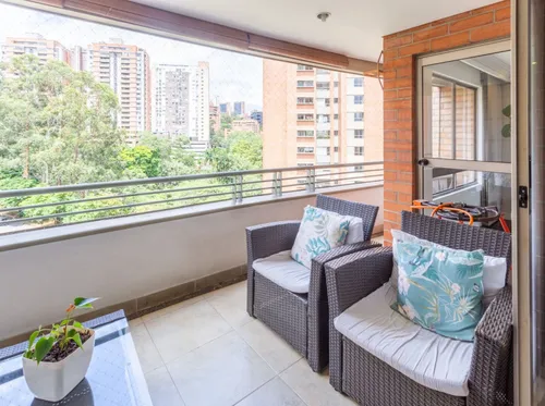 Apartamento En Venta En El Tesoro. Cod V15499