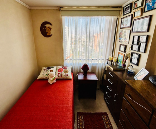 Se Vende Hermoso 2 Dormitorios + Estacionamiento. Av. PerĂș
