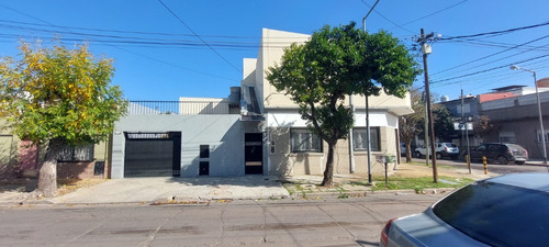 Excelente Casa 4 Ambientes Con Jardin Y Cochera Doble + Depto. 3 Ambientes Con Entrada Independiente - Zona Unsam - U$d 155.000