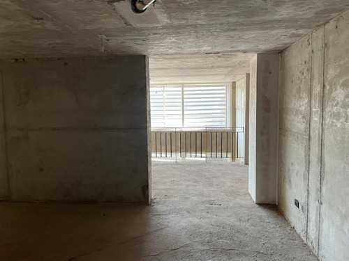 Arriendo Local Comercial De 107,48 M2 + 62,94 M2 De Altillo,