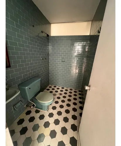 Edificación De 3 Pisos Para La Venta En Laureles