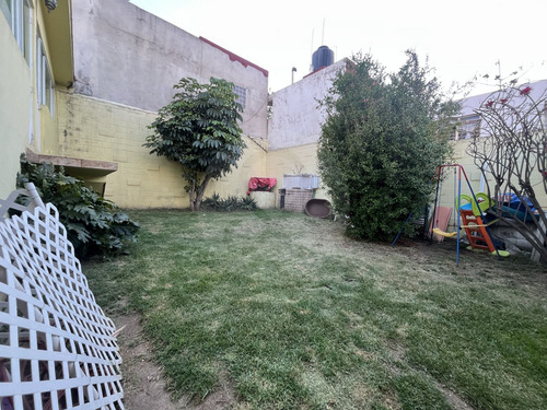 Magisterial Vista Bella: Amplia E Iluminada Residencia De 4 Recámaras Y Jardín De 100m
