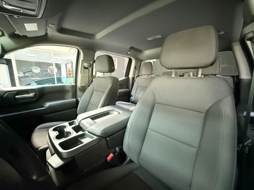 Chevrolet Silverado Custom 2025